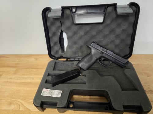 Used S&amp;W M&amp;P40 40 S&amp;W 4.25&#039;&#039; 15-Rd Semi-Auto Pistol